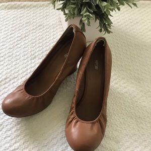 Chestnut Rounded Toe Wedges